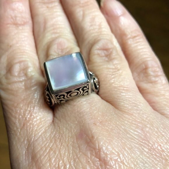 Sterling Silver Mother of Pearl Size 8 Ring - Picture 2 of 7